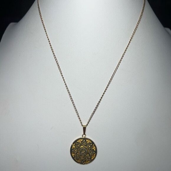 Vintage Gold Tone‎ Symbol Pendant - Picture 2 of 6